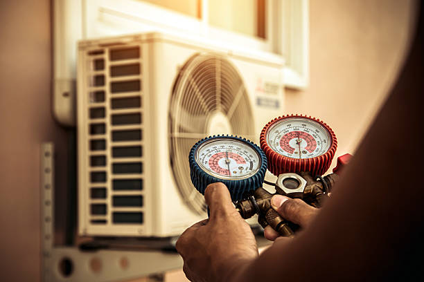 Professional Hvac technician working in Woodlake, TX
